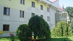 Botoşănean găsit fără suflare în curtea unui hotel din Suceava