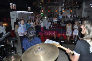 Petrecere în club, dedicată lui …