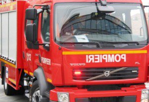 O maşină a luat foc în trafic pe strada Nicolae Titulescu din Dorohoi