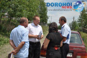 Primarul Văculeștiului, Sorin Gînga, alături …