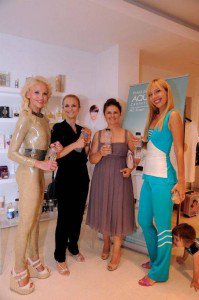 Antrenoarea vedetelor autohtone, Luminiţa Nicolescu, a lansat o colecţie de costume pentru fitness