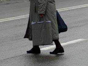 A lovit o bătrână care …