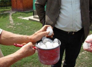 Prefectul Adrian Constantinescu alături de …