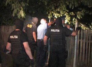 Bărbat potolit cu mascații după …