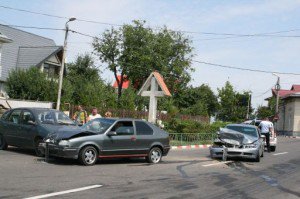 Trei maşini implicate într-un accident …