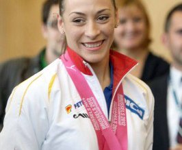 Bat clopote de nuntă pentru …