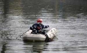 Bărbat înecat în iazul Negreni, recuperat de pompieri