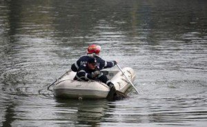 Bărbat înecat în iazul Negreni, recuperat de pompieri