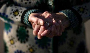 Bătrână din Cristinești jefuită de un consătean
