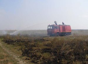 Trei incendii de vegetaţie uscată …