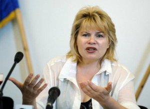 Mona Pivniceru a demisionat din …