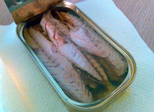 Fabrică de conserve din peşte …