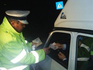 Permise suspendate de polițiștii botoșăneni unor șoferi depistați conducând sub influența băuturilor alcoolice