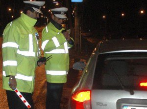 Şoferi aflaţi sub influenţa băuturilor alcoolice depistaţi la volan
