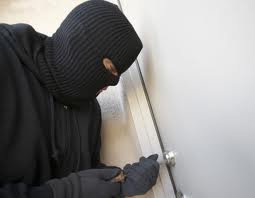 Tineri suspecţi de furt identificaţi …