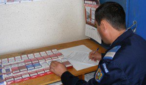 Alcool şi ţigări comercializate fără documente de provenienţă, confiscate de jandarmi
