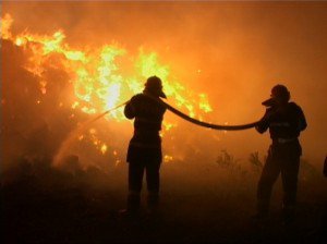 Trei incedii izbucnite în mai puţin de şase ore