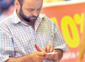 Salariul minim ar trebui să …