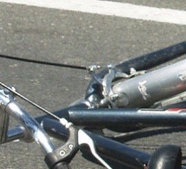 Bătrână accidentată de un biciclist