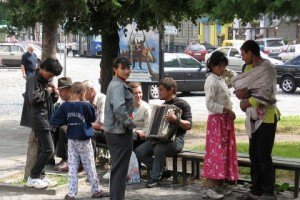 Conflict interetnic: zeci de botoșăneni cer evacuarea vecinilor romi