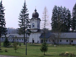 ÎPS Teofan oficiază astăzi Sfânta Liturghie la Mănăstirea Vorona 