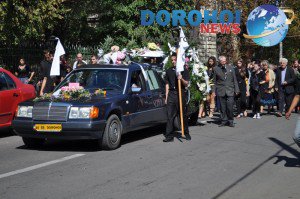 Micuța Alexandra Groza condusă pe ultimul drum de zeci de dorohoieni - FOTO