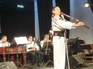 Un instrumentist de 14 ani din Botoşani i-a fernecat pe francezi