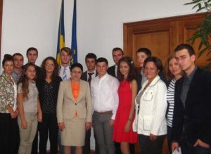 Conducerea Consiliului Judeţean al Elevilor …