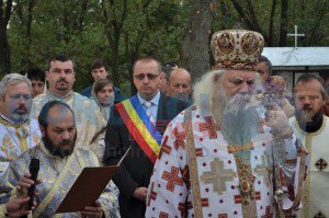 Sute de credincioşi prezenţi la …