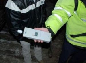 Deși avea permisul suspendat, a …