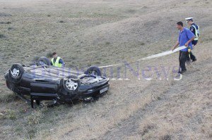 Grav accident la Orăşeni: O maşină s-a răsturnat într-o curbă periculoasă!