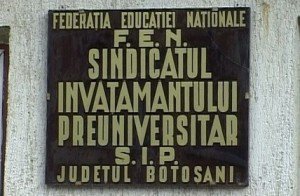 Membrii Sindicatului Învăţământului Preuniversitar îşi …