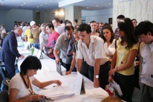 Aproximativ 200 de locuri de …