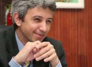 Pentru că nu are banii, …