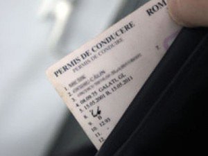 Două persoane cercetate de polițiști pentru conducere a unui autovehicul pe drumurile publice fără a deține permis