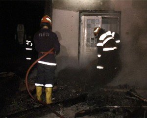 Bătrână moartă luni serară într-un cumplit incendiu