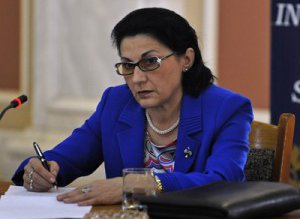 Andronescu, despre reexaminarea legii privind …