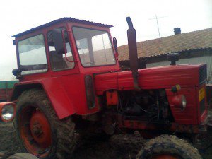 S-a izbit cu tractorul într-o căruţă şi a fugit de la locul accidentului