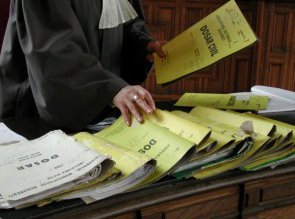 Dosar penal pentru un loc …