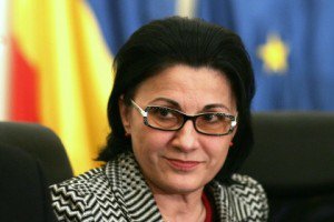 Andronescu: Bursele pentru şcolile profesionale vor fi acordate după modificarea legii educaţiei