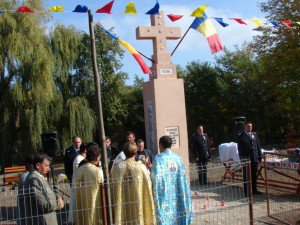 Monument al eroilor inaugurat în prezenţa prefectului Adrian Constantinescu