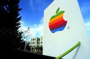 Apple vrea să îşi consolideze poziţia de lider pe piaţa tabletelor prin intermediul şcolilor