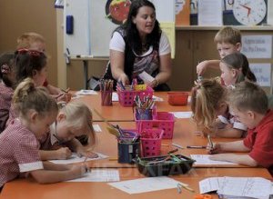 30 de educatoare din judeţul …