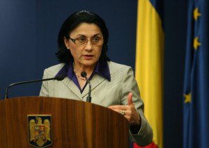 Andronescu: Vom modifica Legea educaţiei astfel încât clasa a IX-a să rămână la liceu