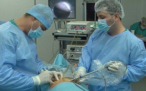 Ciudățenie medicală la Iași. Doctorii îi vor spăla creierul, la propriu, pentru a-i salva viața!