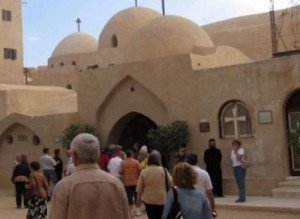 Agenţiile acuză preoţii că organizează …