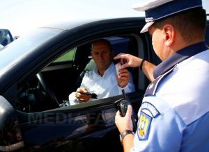 Controale ale Poliţiei Rutiere: Aproape …