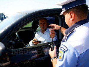 Controale ale Poliţiei Rutiere: Aproape 600 de permise de conducere, suspendate în patru zile
