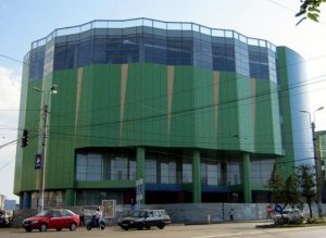 Peste 80 de magazine la …