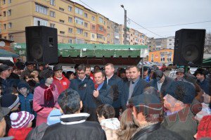 Andrei Dolineaschi și Doina Federovici, s-au întâlnit cu alegătorii în Cartierul Plevna din Dorohoi - FOTO